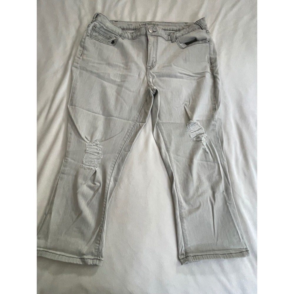 Lane Bryant Capri Jeans Womens 22 Light Gray Distressed Mid Rise Stretch Denim